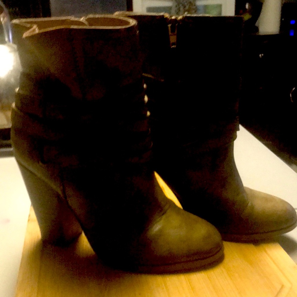 Cute tanny brown high heels